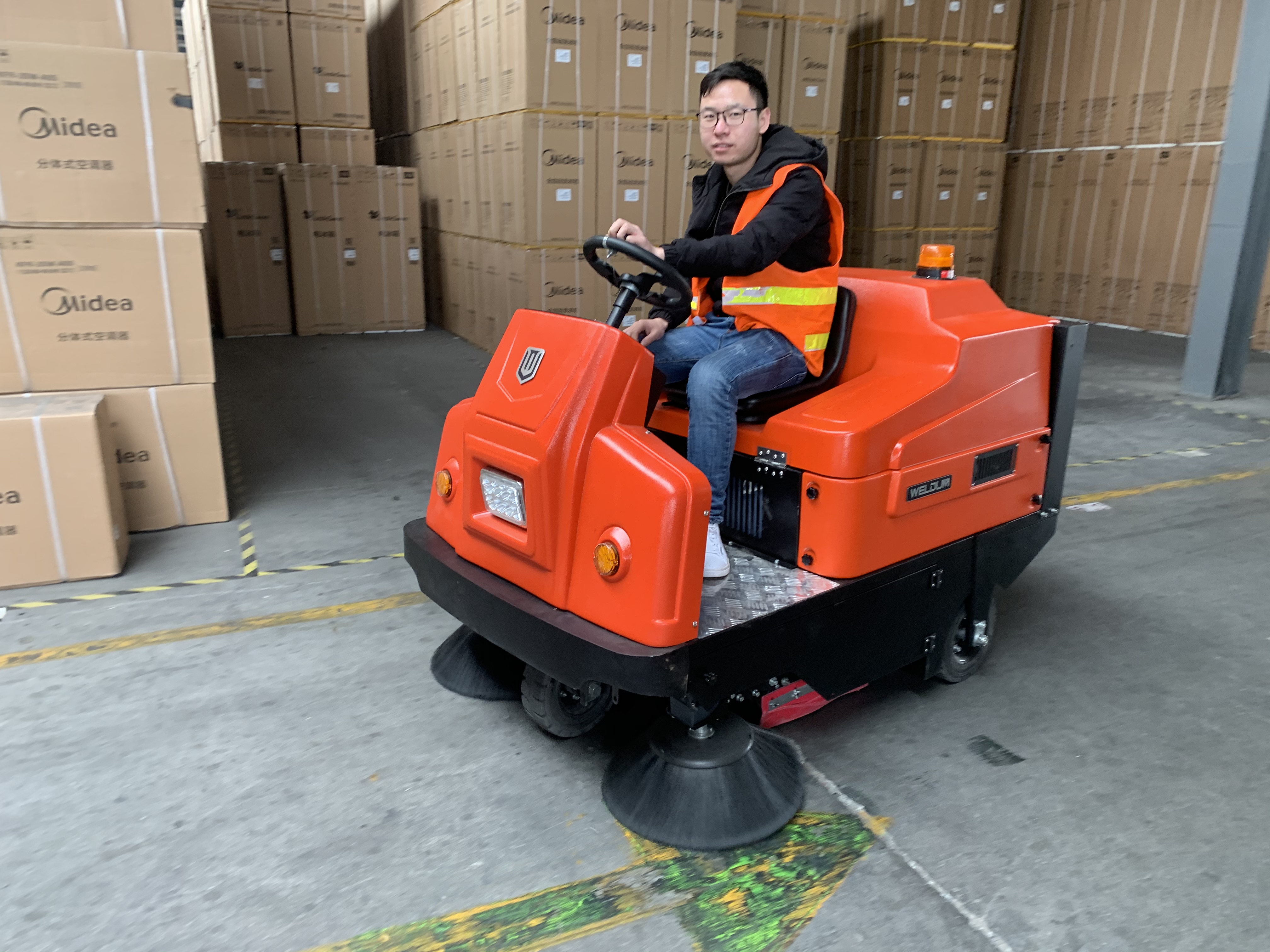 電動(dòng)掃地車(chē)的發(fā)展趨勢(shì)及特性