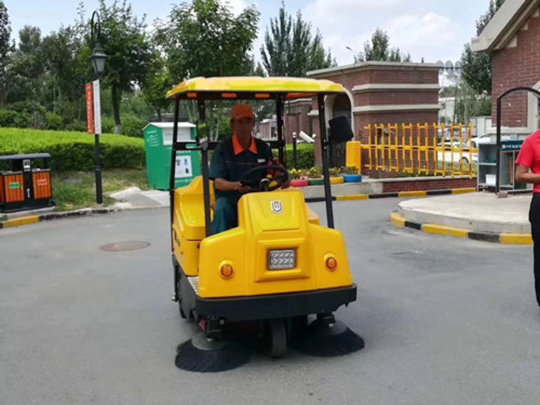 工業掃地車的用途有哪些