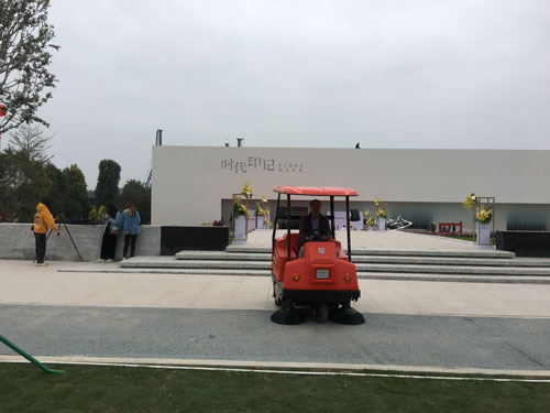 使用電動掃地機(jī)要注意哪些事項(xiàng)