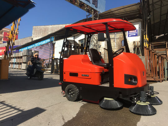 工業掃地車