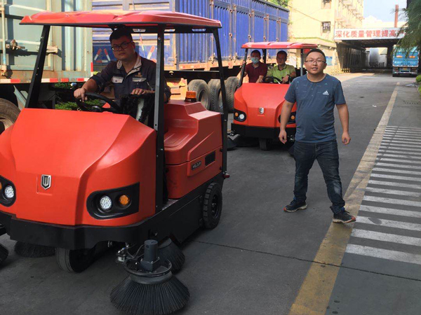 工業掃地車品牌