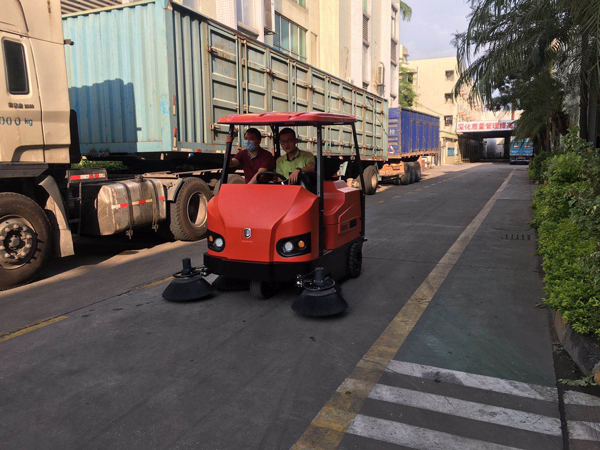 工業掃地車品牌