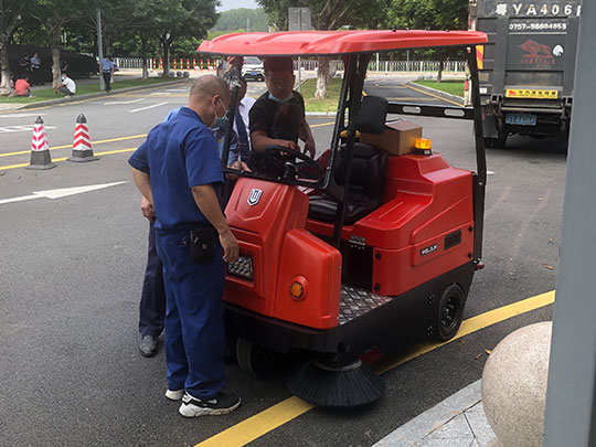 物業(yè)掃地車(chē)